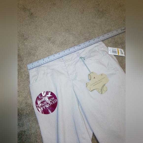 NWT/ Grane / Juniors shorts/ size:3 regular/ color: light parchment - Picture 6 of 8